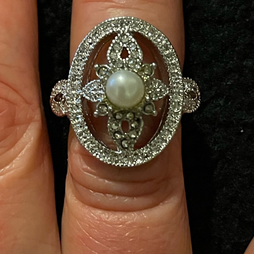 Avon silver tone ring size 5